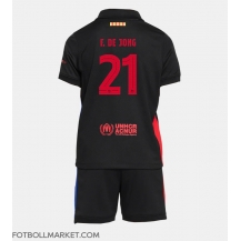 Barcelona Frenkie de Jong #21 Replika Bortatröja Barn 2024-25 Kortärmad (+ byxor)