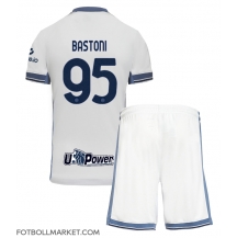 Inter Milan Alessandro Bastoni #95 Replika Bortatröja Barn 2024-25 Kortärmad (+ byxor)