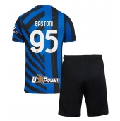 Inter Milan Alessandro Bastoni #95 Replika Hemmatröja Barn 2024-25 Kortärmad (+ byxor)