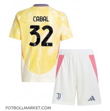 Juventus Juan Cabal #32 Replika Bortatröja Barn 2024-25 Kortärmad (+ byxor)