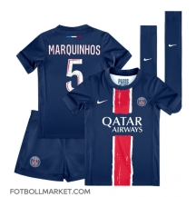 Paris Saint-Germain Marquinhos #5 Replika Hemmatröja Barn 2024-25 Kortärmad (+ byxor)