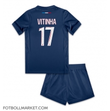 Paris Saint-Germain Vitinha #17 Replika Hemmatröja Barn 2024-25 Kortärmad (+ byxor)