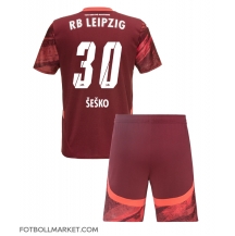 RB Leipzig Benjamin Sesko #30 Replika Bortatröja Barn 2024-25 Kortärmad (+ byxor)