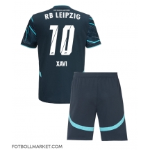 RB Leipzig Xavi Simons #10 Replika Tredjetröja Barn 2024-25 Kortärmad (+ byxor)