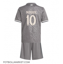 Real Madrid Luka Modric #10 Replika Tredjetröja Barn 2024-25 Kortärmad (+ byxor)