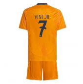 Real Madrid Vinicius Junior #7 Replika Bortatröja Barn 2024-25 Kortärmad (+ byxor)